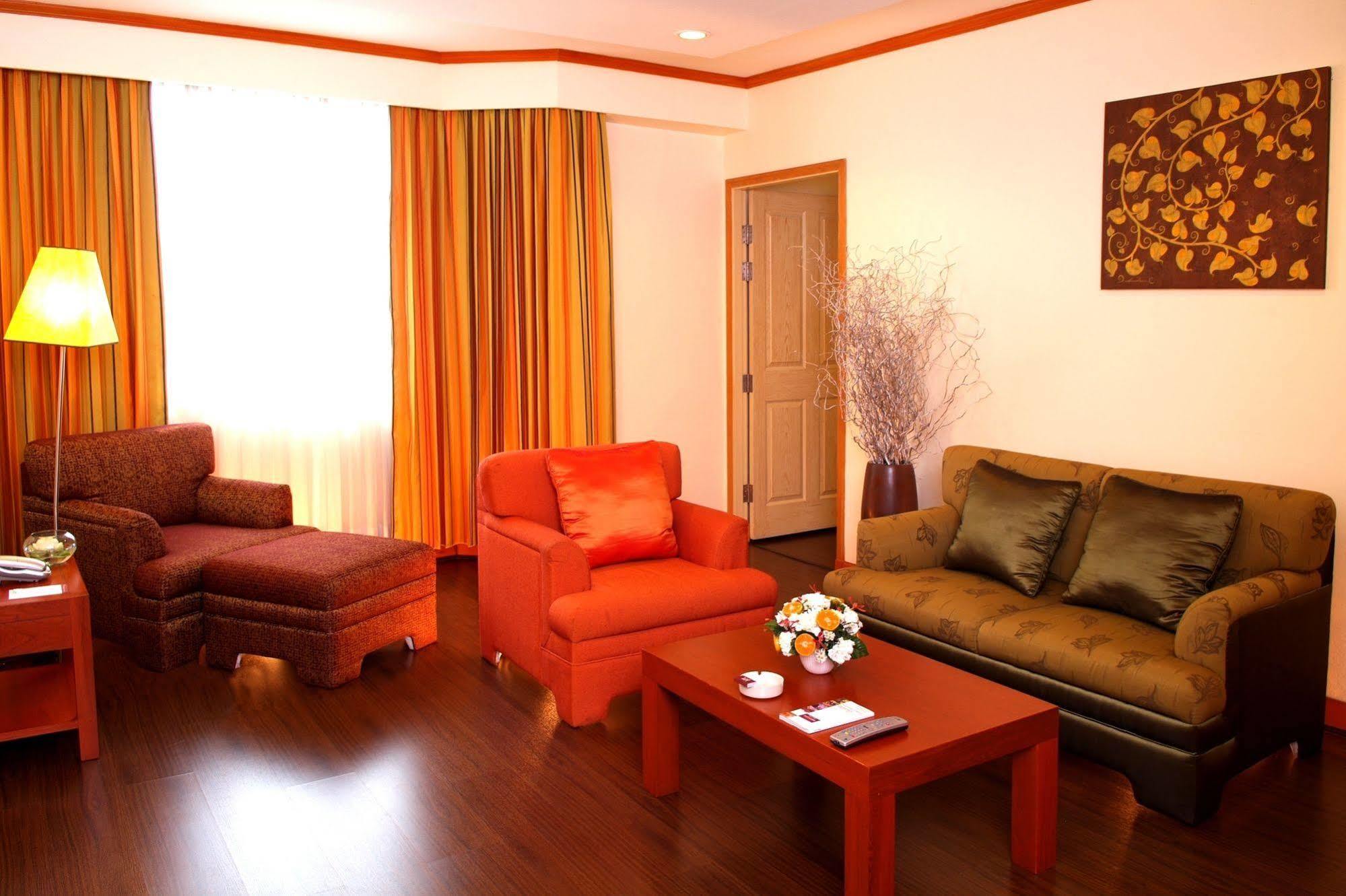Chon Inter Hotel Chonburi Exterior photo